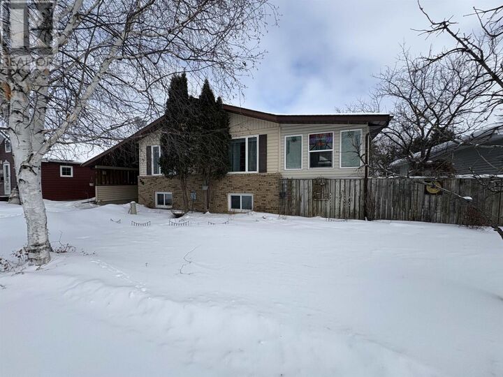 Property Photo:  558 Elm Ave  ON P9A 3J4 