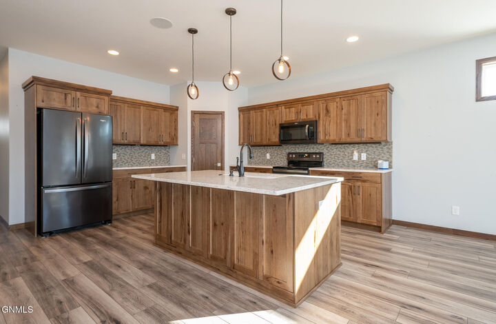 Property Photo:  3810 Stacy Drive  ND 58504 