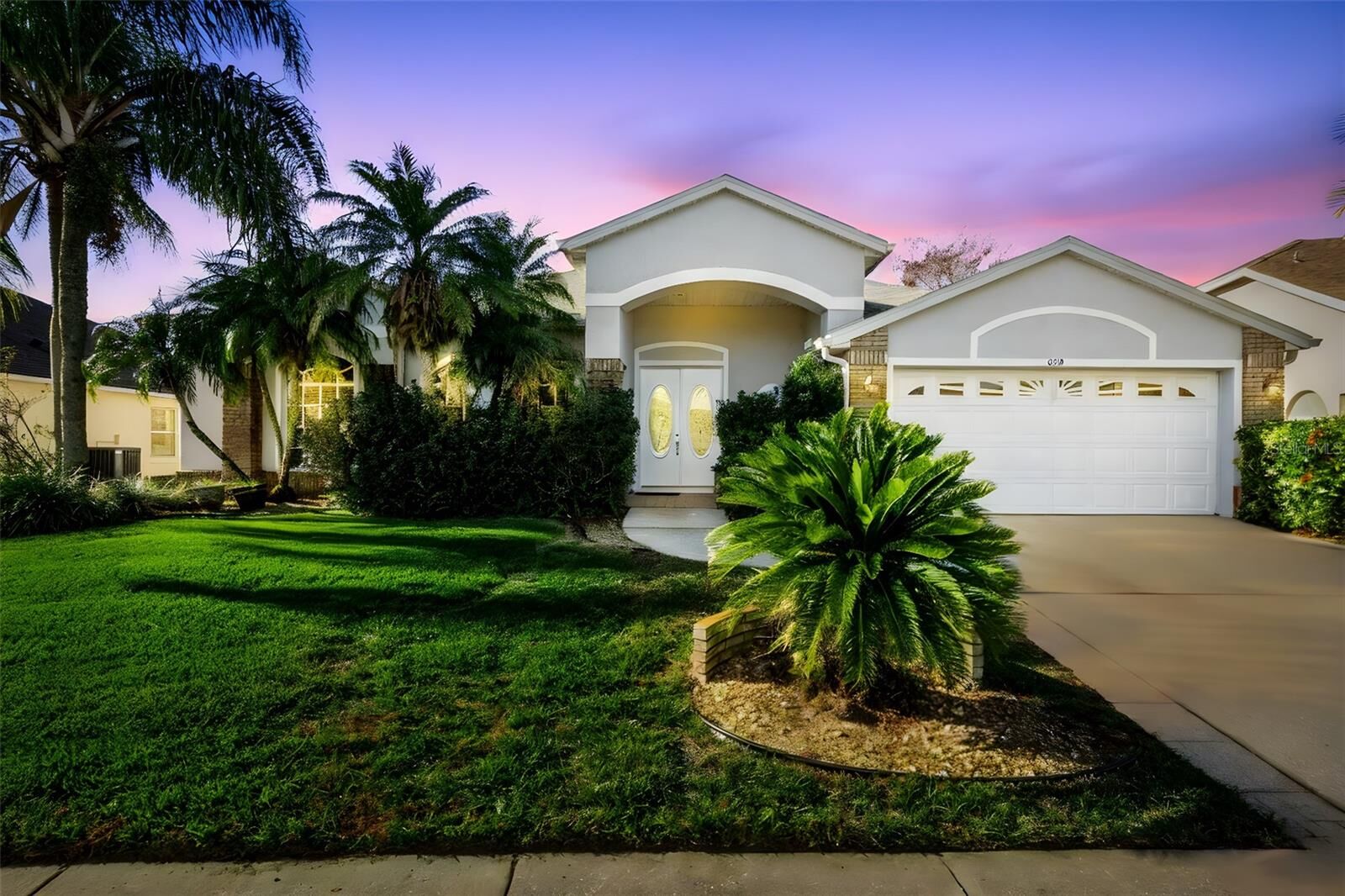 Property Photo: 639 Lakehaven Circle FL 32828