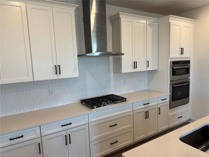 Property Photo:  8007 Seaflower Parkway  FL 34210 