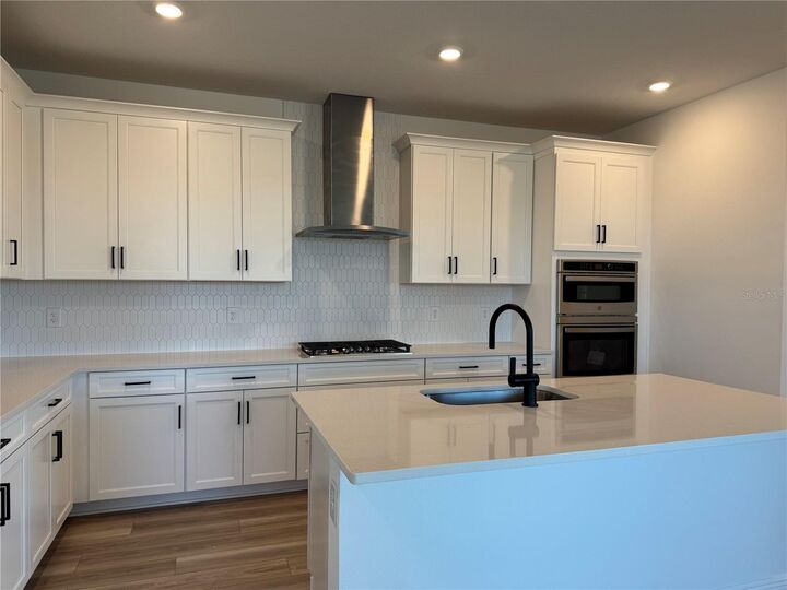 Property Photo:  8007 Seaflower Parkway  FL 34210 