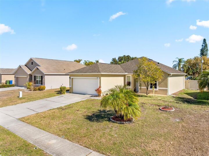 Property Photo:  1108 Brenton Manor Drive  FL 33881 