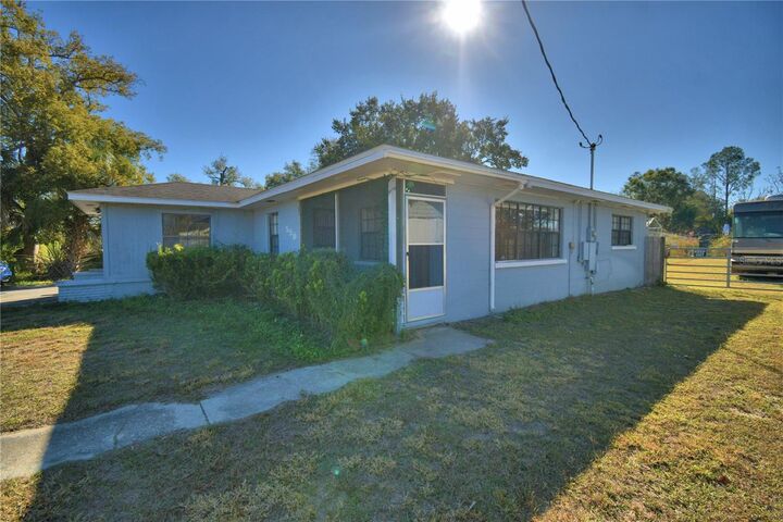 Property Photo: 550 W Pierce Street FL 33850