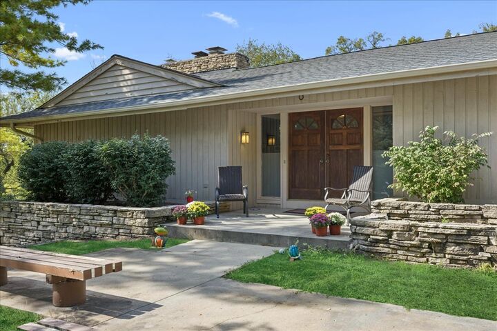 Property Photo:  25146 N West Tower Drive  IL 60010 