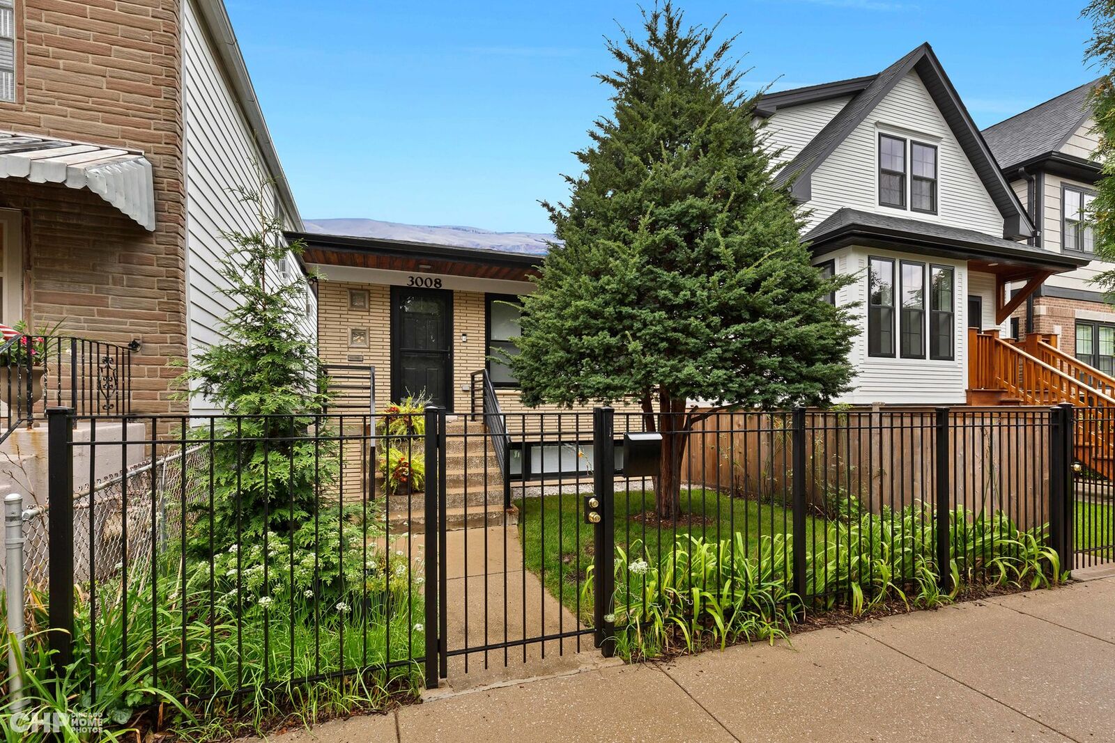 Property Photo:  3008 N Spaulding Avenue  IL 60618 