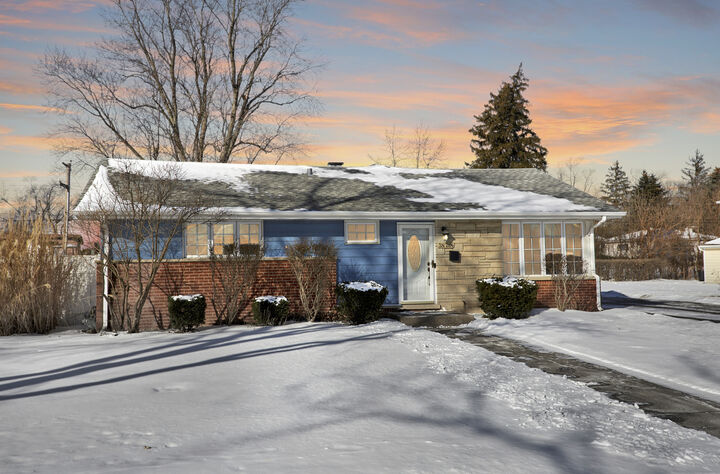 Property Photo:  3N264 N Howard Avenue  IL 60126 