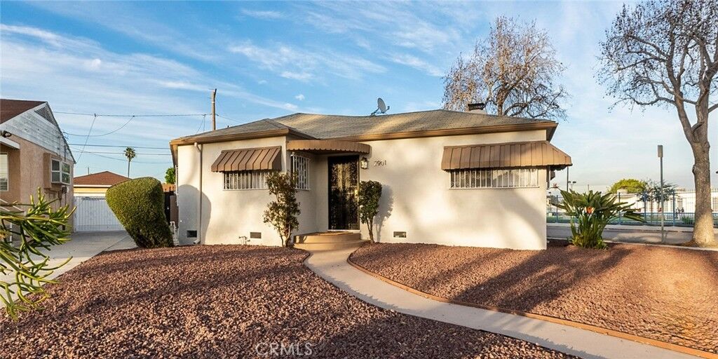 Property Photo:  2901 W 80th  CA 90305 