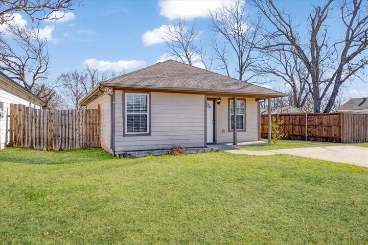 Property Photo:  307 N Carter  TX 75459 