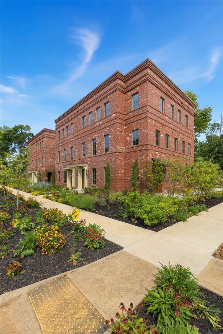 Property Photo: 300 NW 5th Street AR 72712