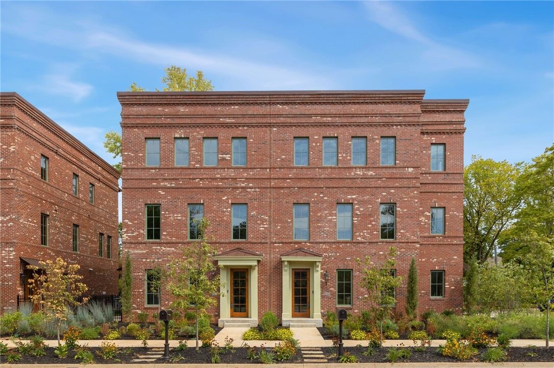 Property Photo:  300 NW 5th Street  AR 72712 