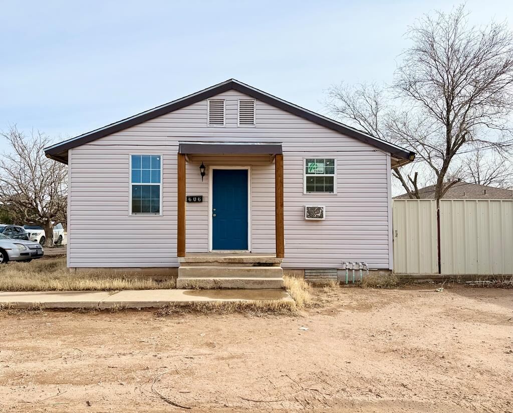 Property Photo: 606 Burleson TX 79701