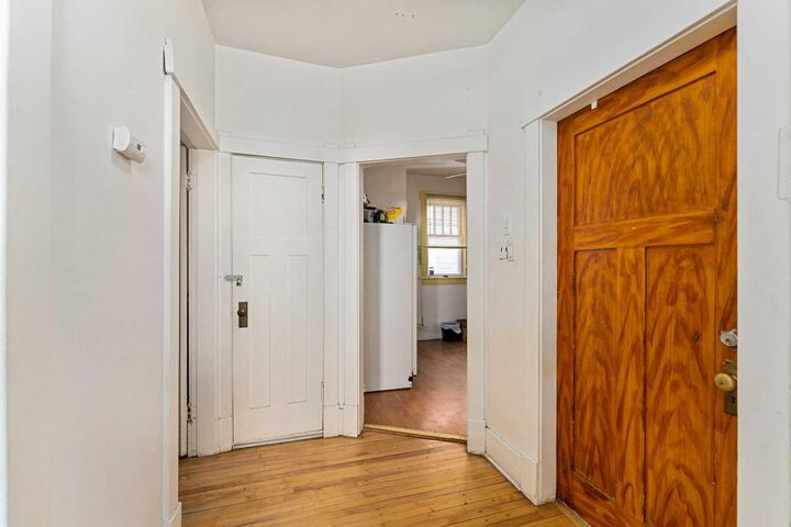 Property Photo: 216 15 Avenue NW AB T2M 0G8