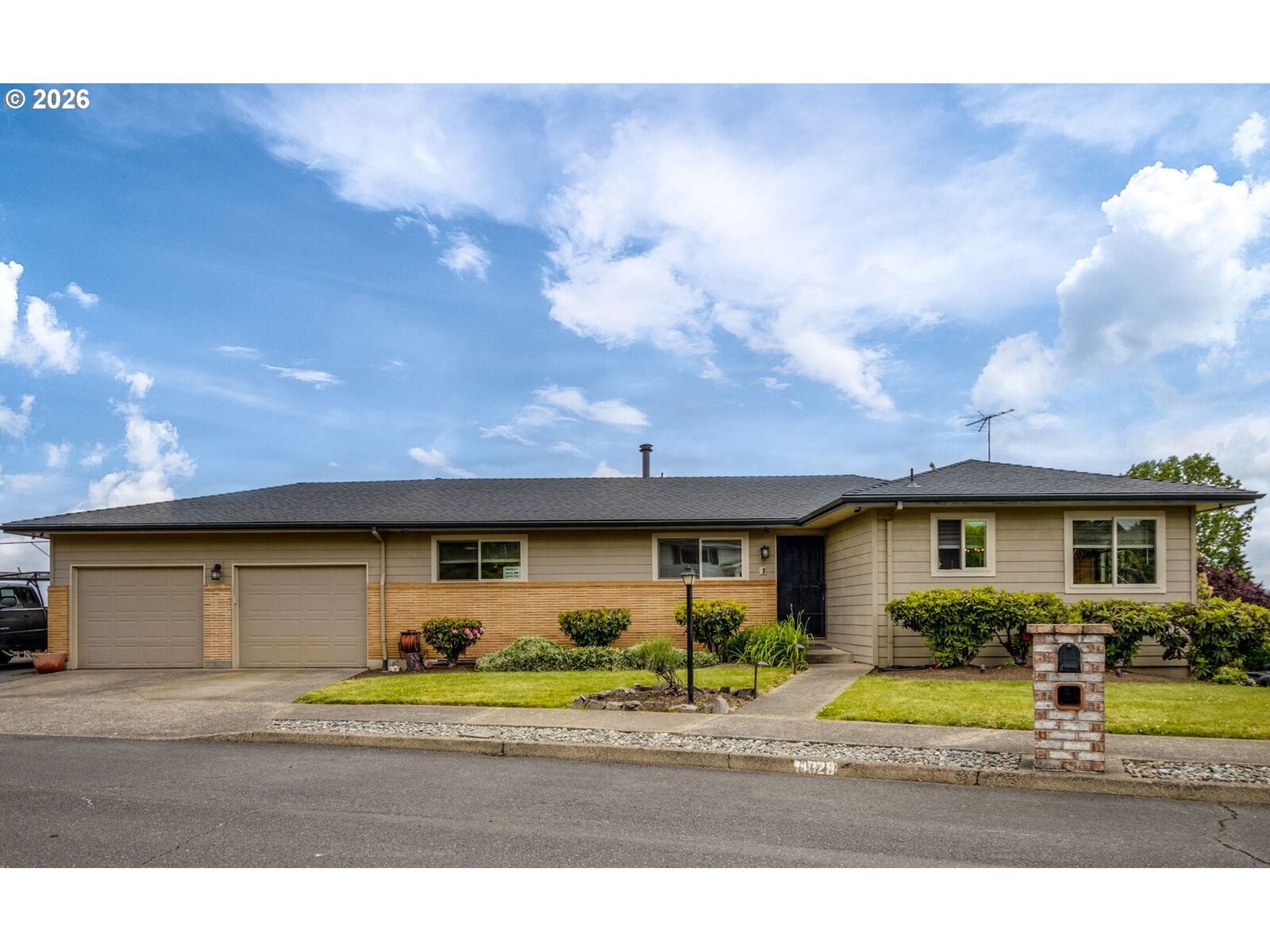 Property Photo: 14029 NE Fremont Ct OR 97230