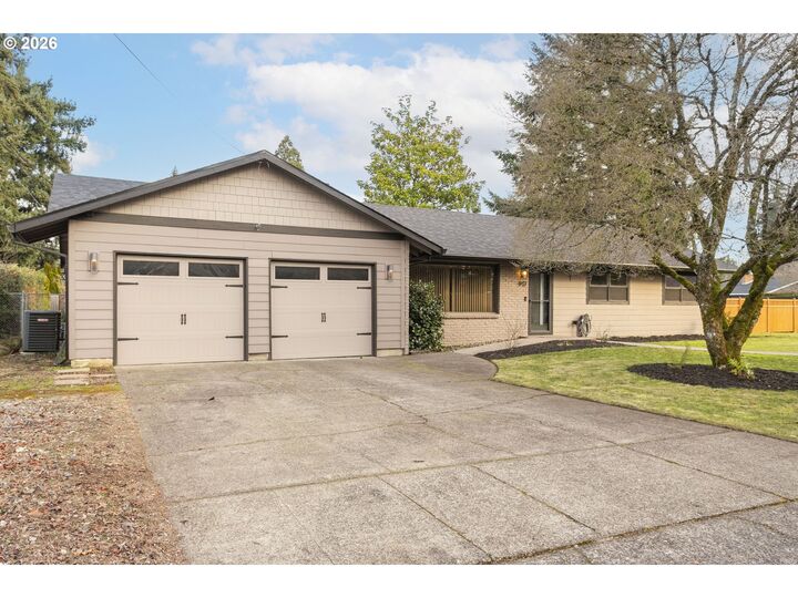 Property Photo:  917 Topeka Ln  WA 98664 