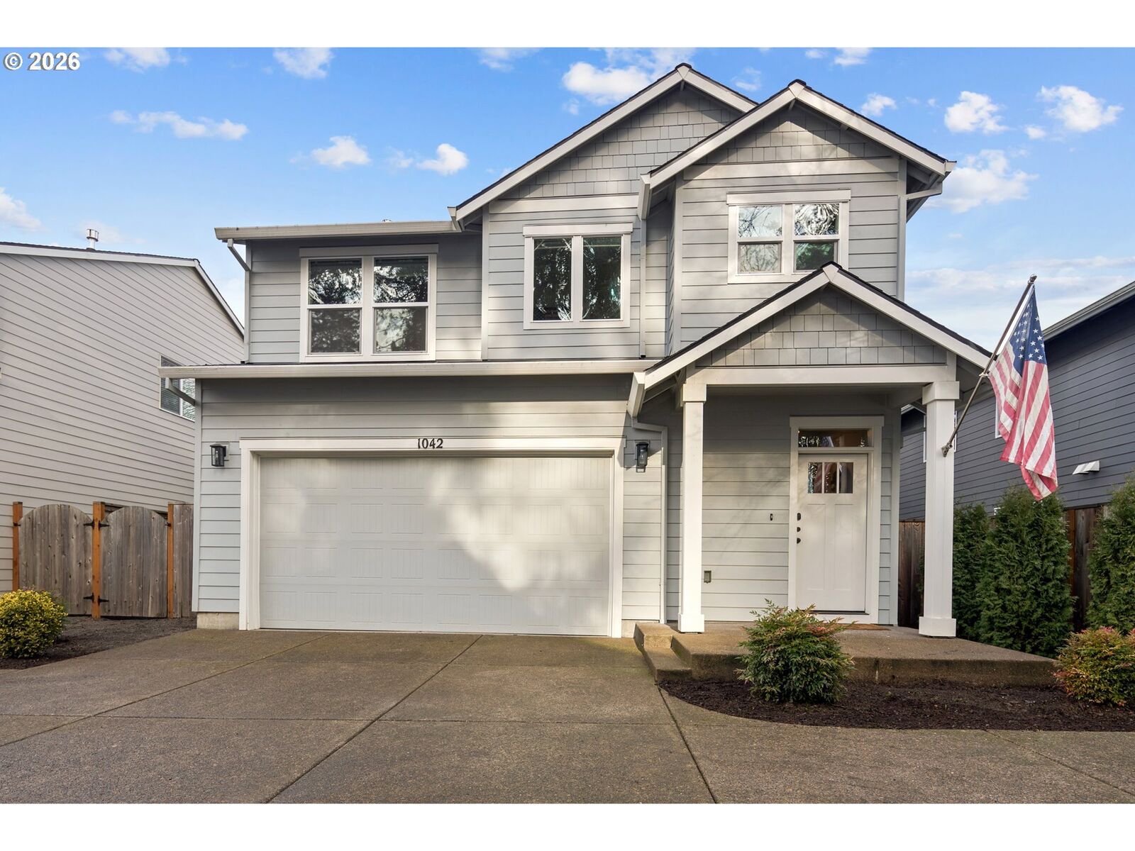 Property Photo:  1042 S College St  OR 97132 