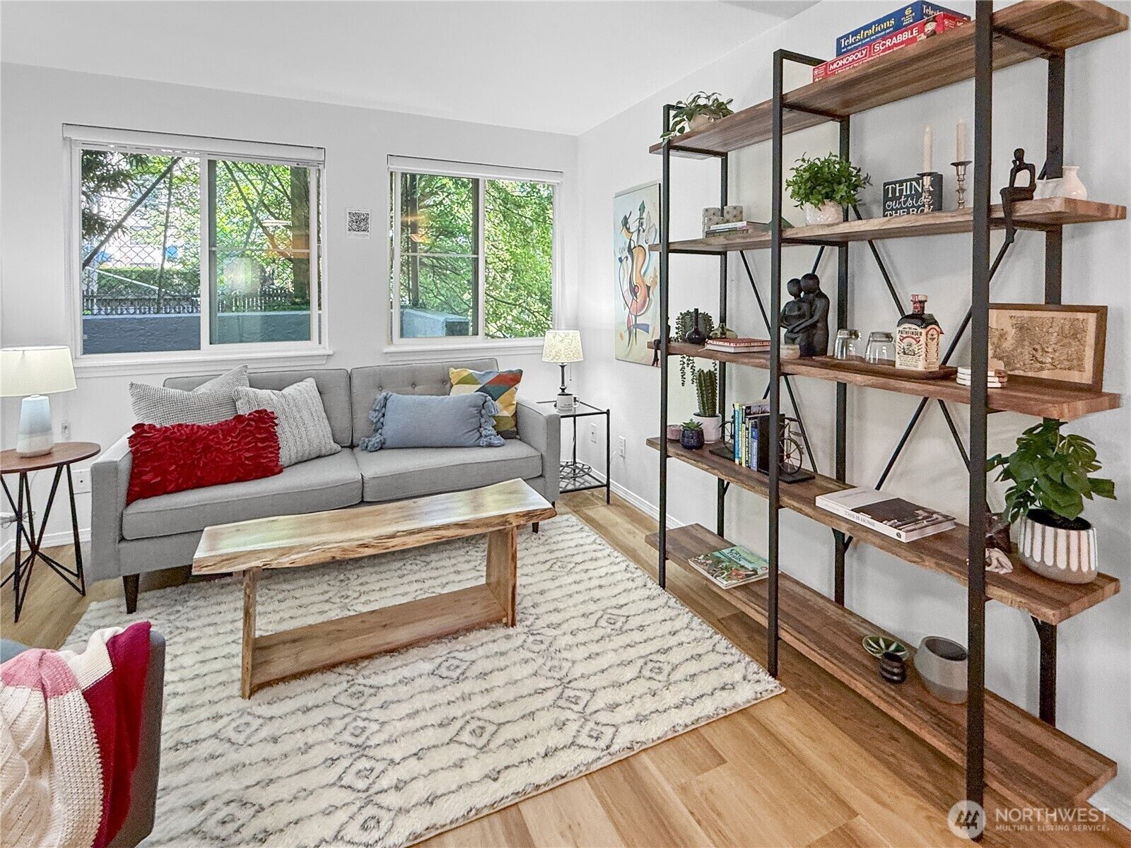 Property Photo:  300  10th Avenue #B-105  WA 98122 