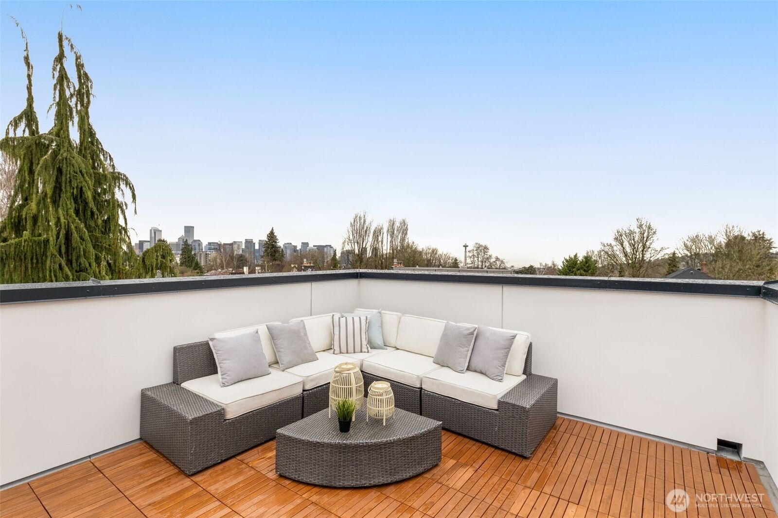 Property Photo:  1123 A  10th Avenue E  WA 98102 