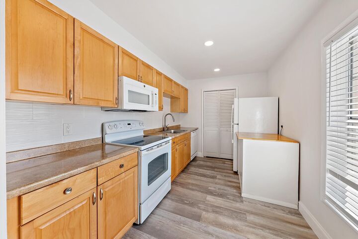 Property Photo: 292 Cape Cod Circle B FL 33467