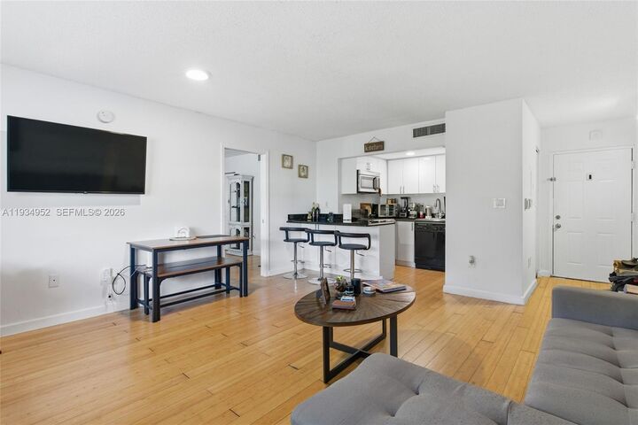 Property Photo:  950 NW 11th St 3B  FL 33136 