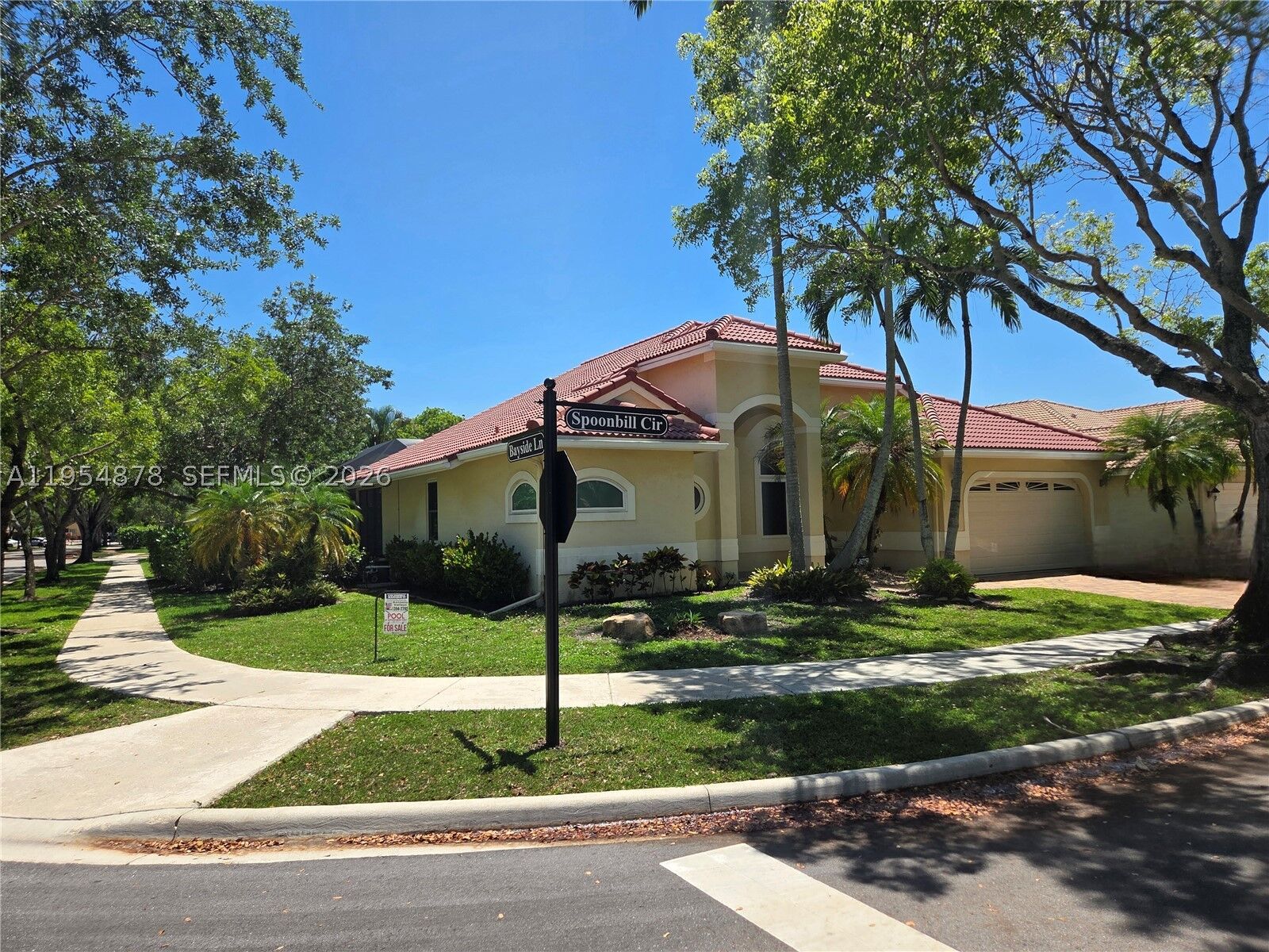 Property Photo:  900 Spoonbill Cir  FL 33326 