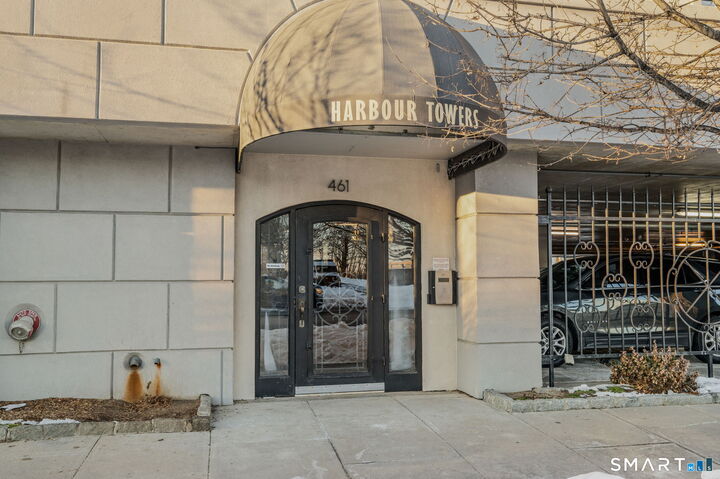 Property Photo: 461 Bank Street 402 CT 06320