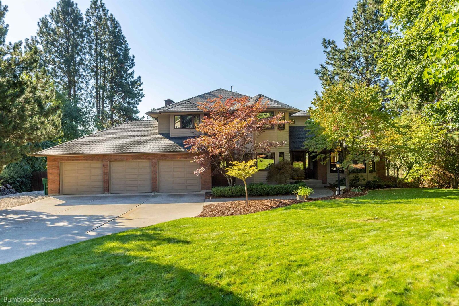 Property Photo: 5217 N Millview Dr WA 99212