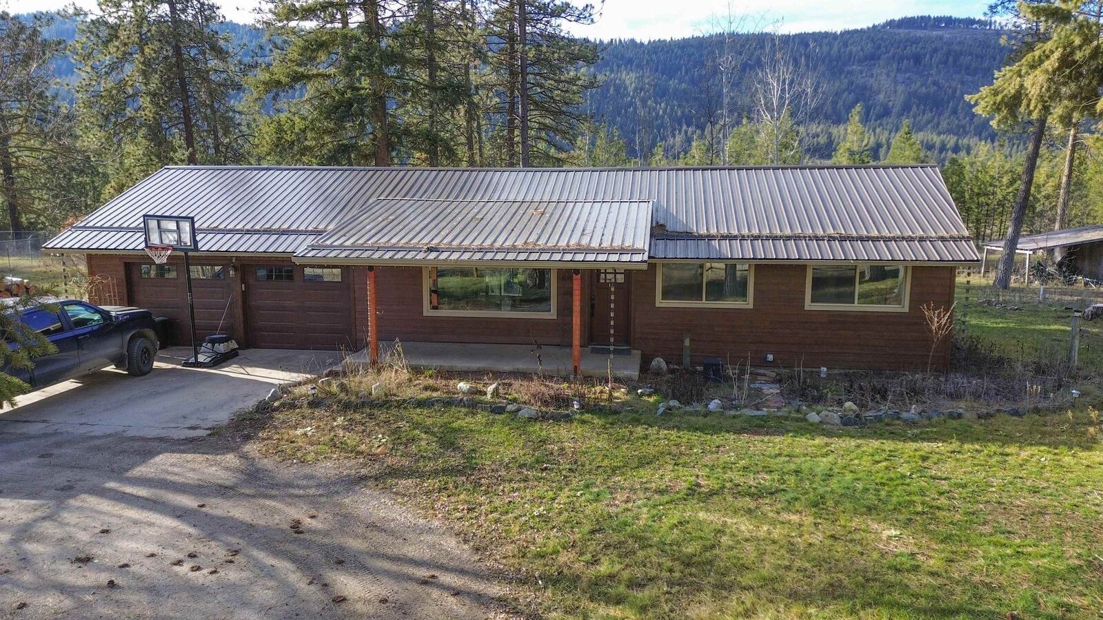 Property Photo: 763 Adam Sherry Rd WA 99114