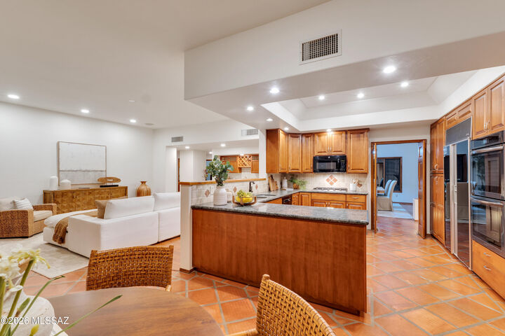 Property Photo:  5721 N Paseo Niquel  AZ 85718 