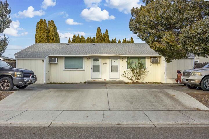 Property Photo:  1620/1621 W 5th Place  WA 99336 