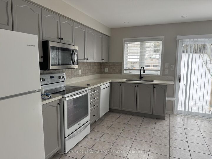 Property Photo:  7610 Black Walnut Trail  ON L5N 8A7 