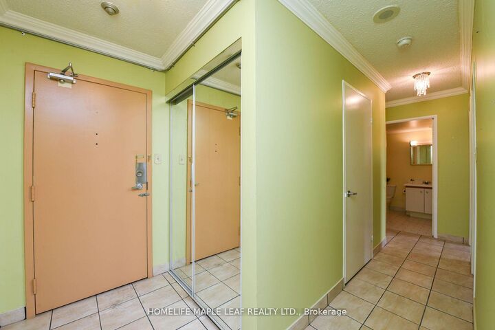 3559 Eglinton Avenue W 402 — photo 1