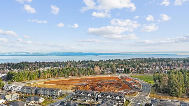 Property Photo: 739 Salmonberry St BC V9H 0G1