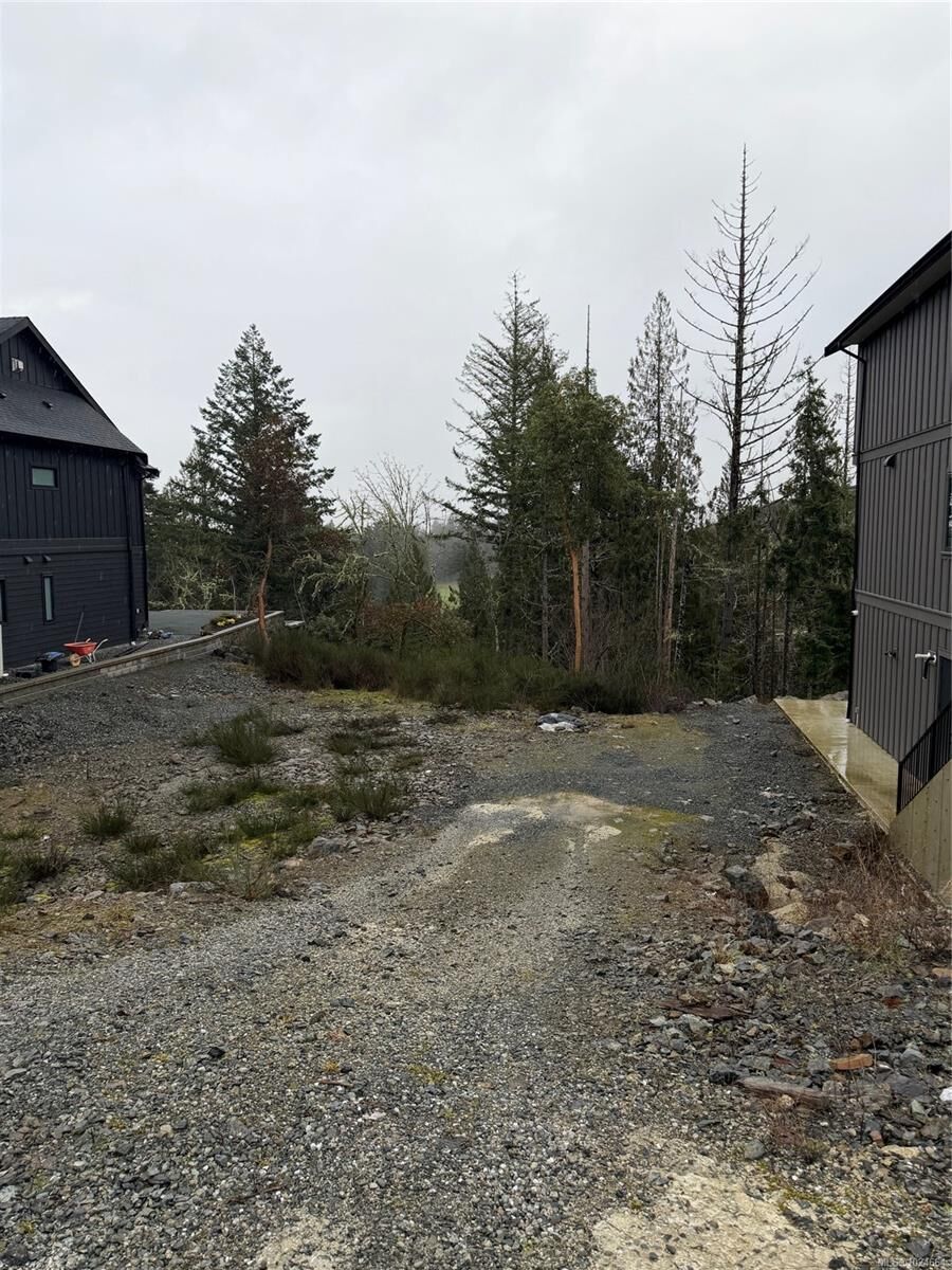 Property Photo: 2034 Pinehurst Terr BC V9B 3S3