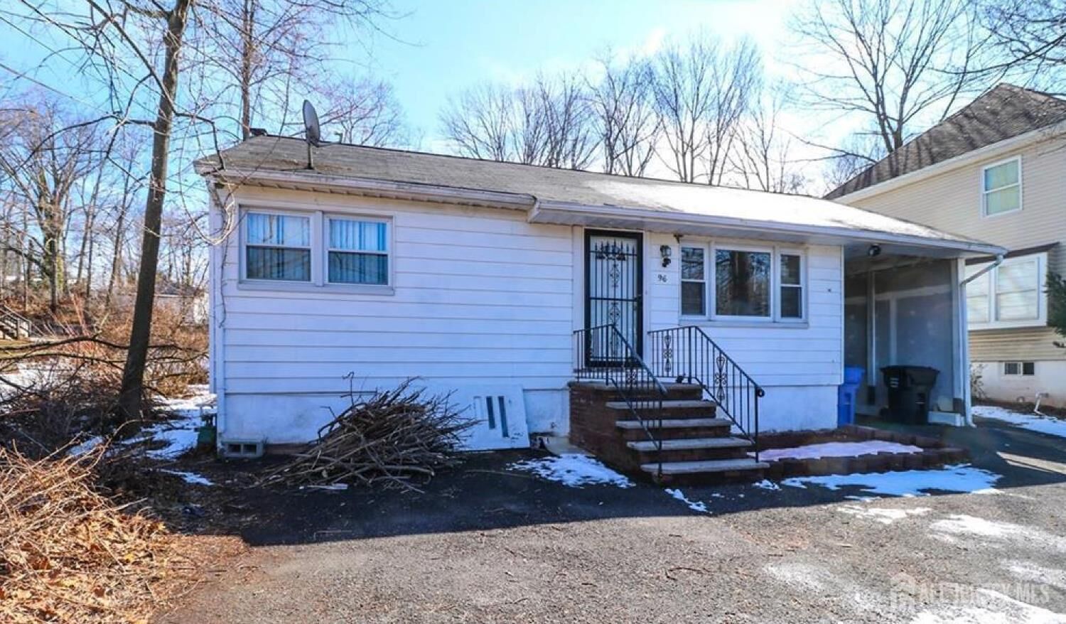 Property Photo:  96 Wood Avenue  NJ 08830 
