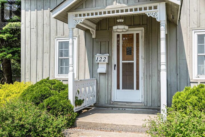 Property Photo:  122 Chambers Street  ON K7A 2Z3 