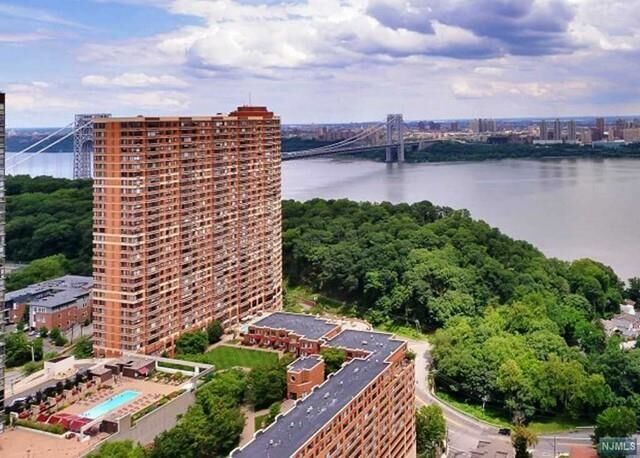 Property Photo:  100 Old Palisade Rd 3001  NJ 07024 