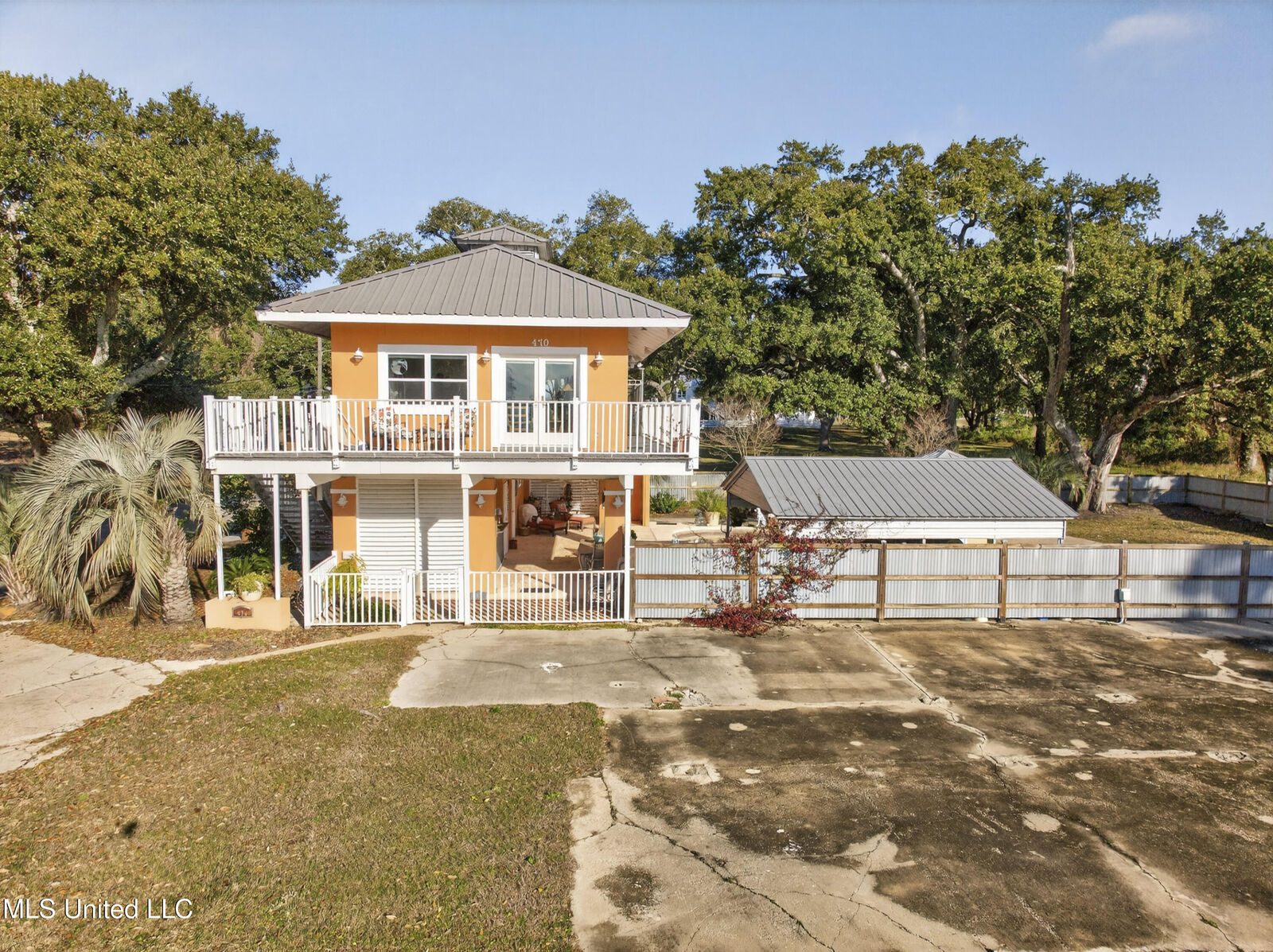 Property Photo:  470 W Beach Boulevard  MS 39560 