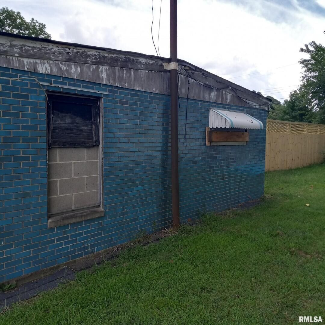 Property Photo:  101 3rd Street  IL 62921 