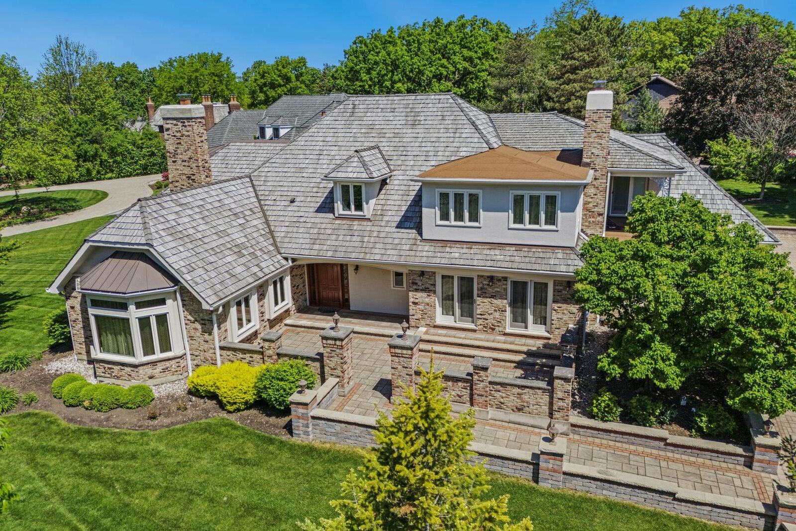 Property Photo: 719 Midwest Club Parkway IL 60523