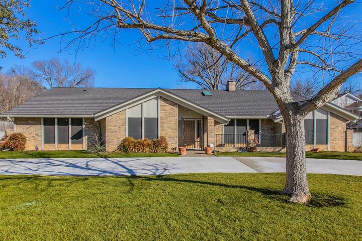 Property Photo:  1112 Spring Lake Drive  TX 75137 