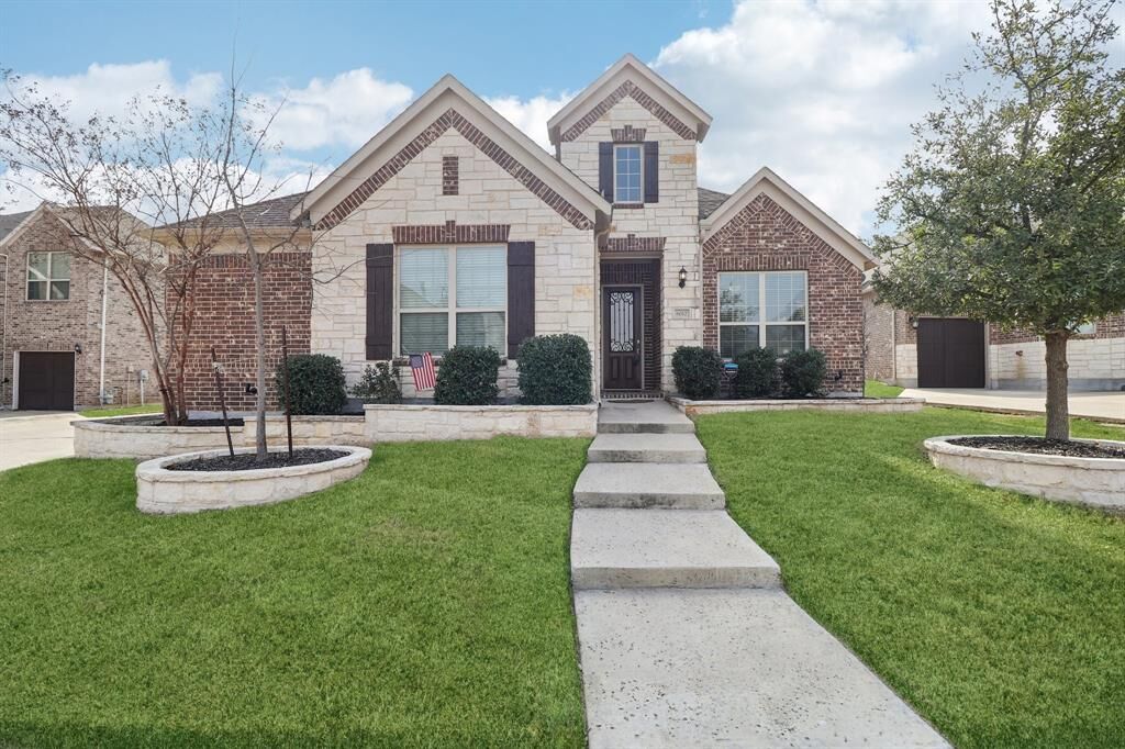 Property Photo:  8012 Woodside Trail  TX 76182 