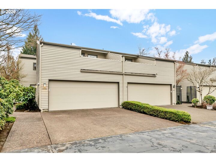 Property Photo:  2036 Eastwood Ln  OR 97401 
