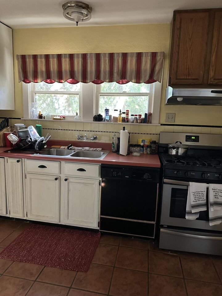 Property Photo:  1516 Jepsen Avenue  CA 93212 