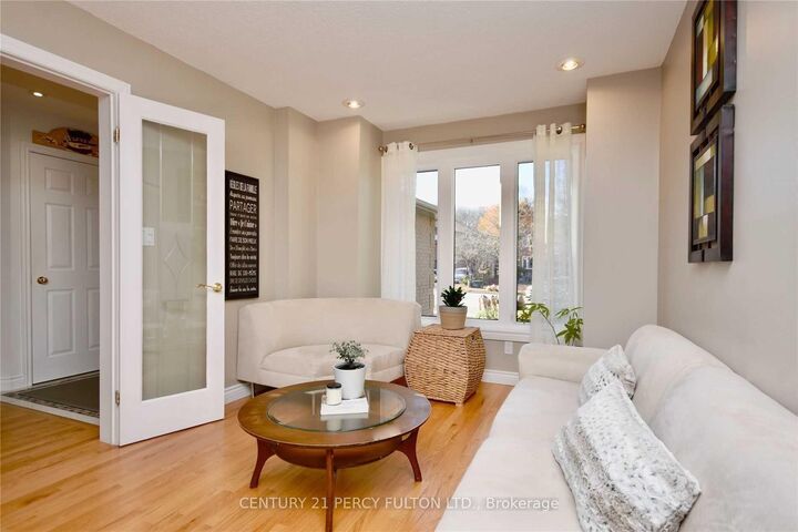 Property Photo:  251 Livingstone Street W Upper  ON L4N 6Z4 