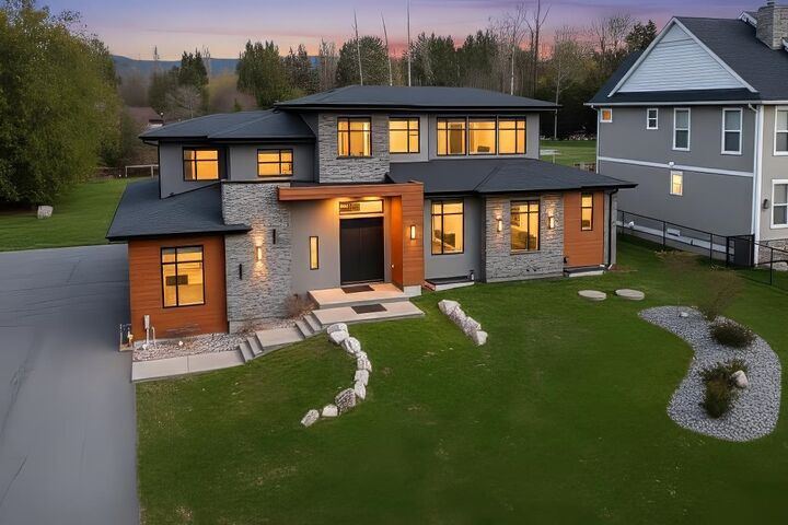 Property Photo: 24331 124 Avenue BC V4R 1T4