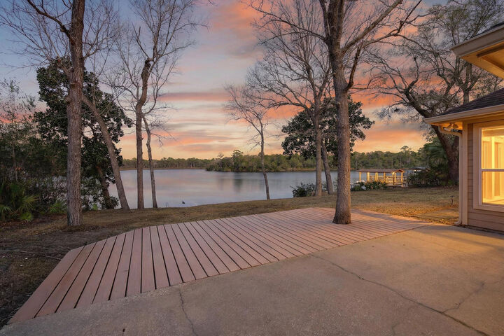 Property Photo:  1013 Lake Drive  FL 32578 