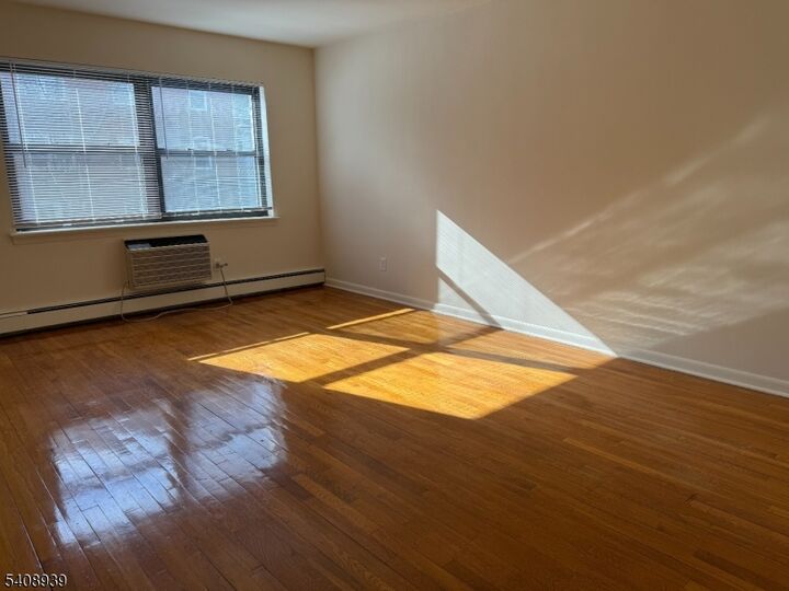 Property Photo:  16 Roosevelt Pl A6  NJ 07042 