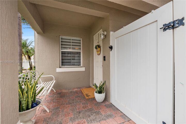 Property Photo:  12652 SW 54th St  FL 33027 