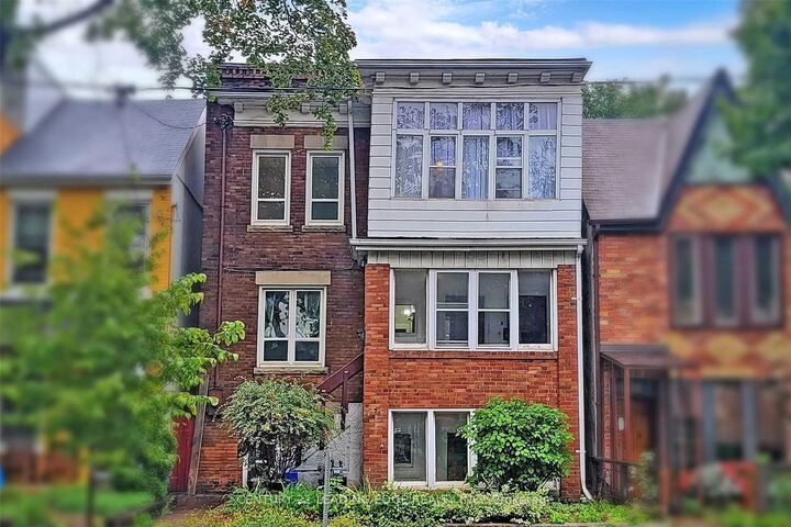 Property Photo:  233 Borden Street  ON M5S 2N5 