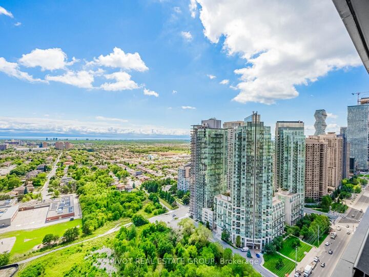 Property Photo: 135 City Centre Drive Uph01 ON L5B 1M7